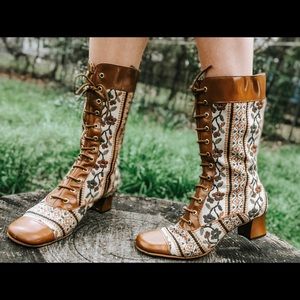 [ Vintage Floral Victorian Boots | Size 8 ]